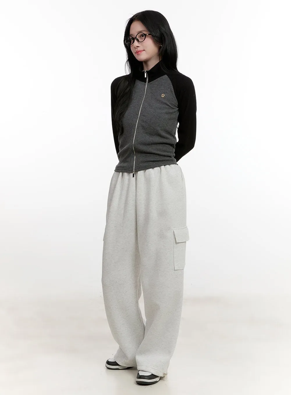 Pocketed Wide-Fit Cargo Sweatpants CF527