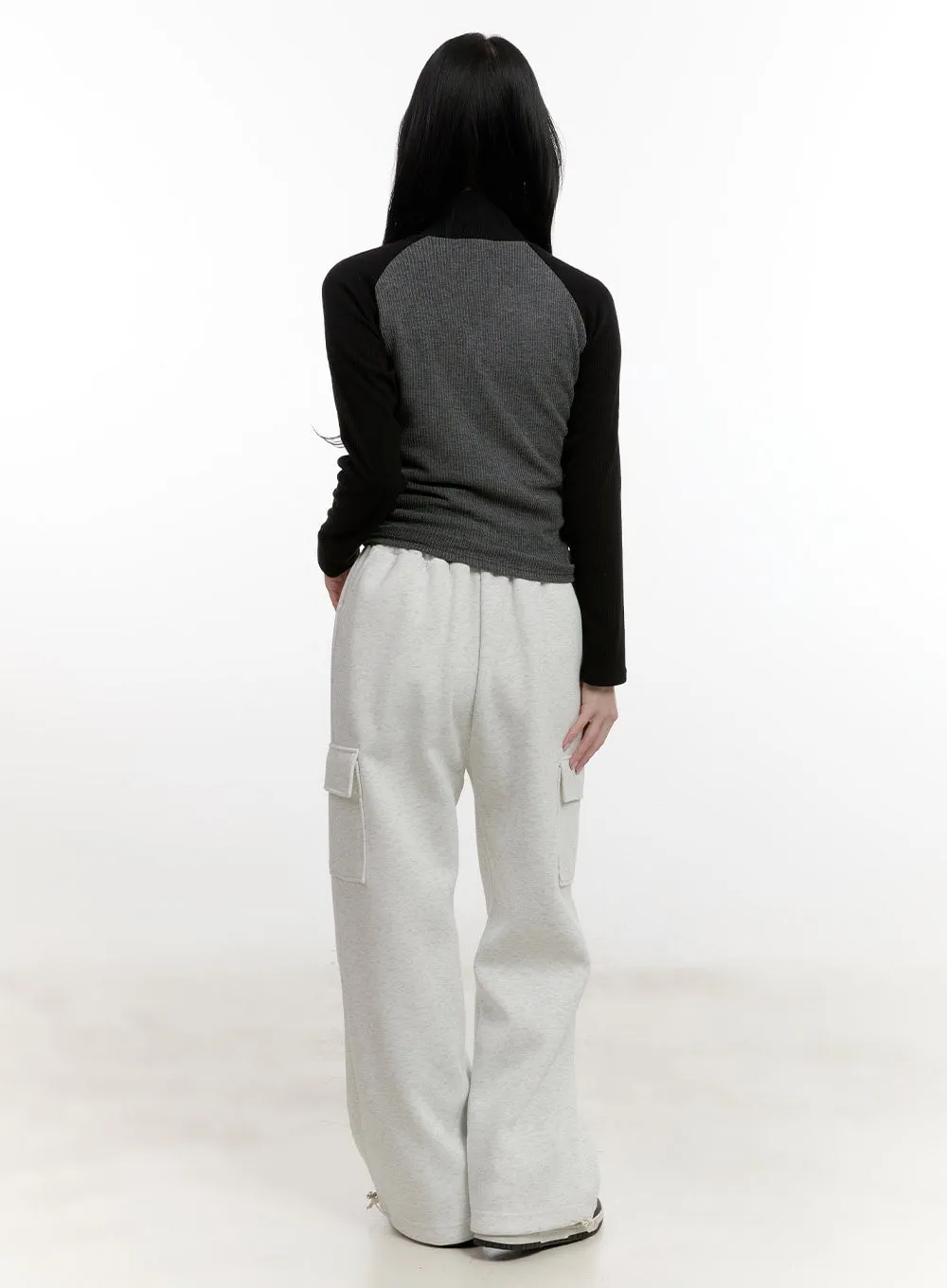 Pocketed Wide-Fit Cargo Sweatpants CF527