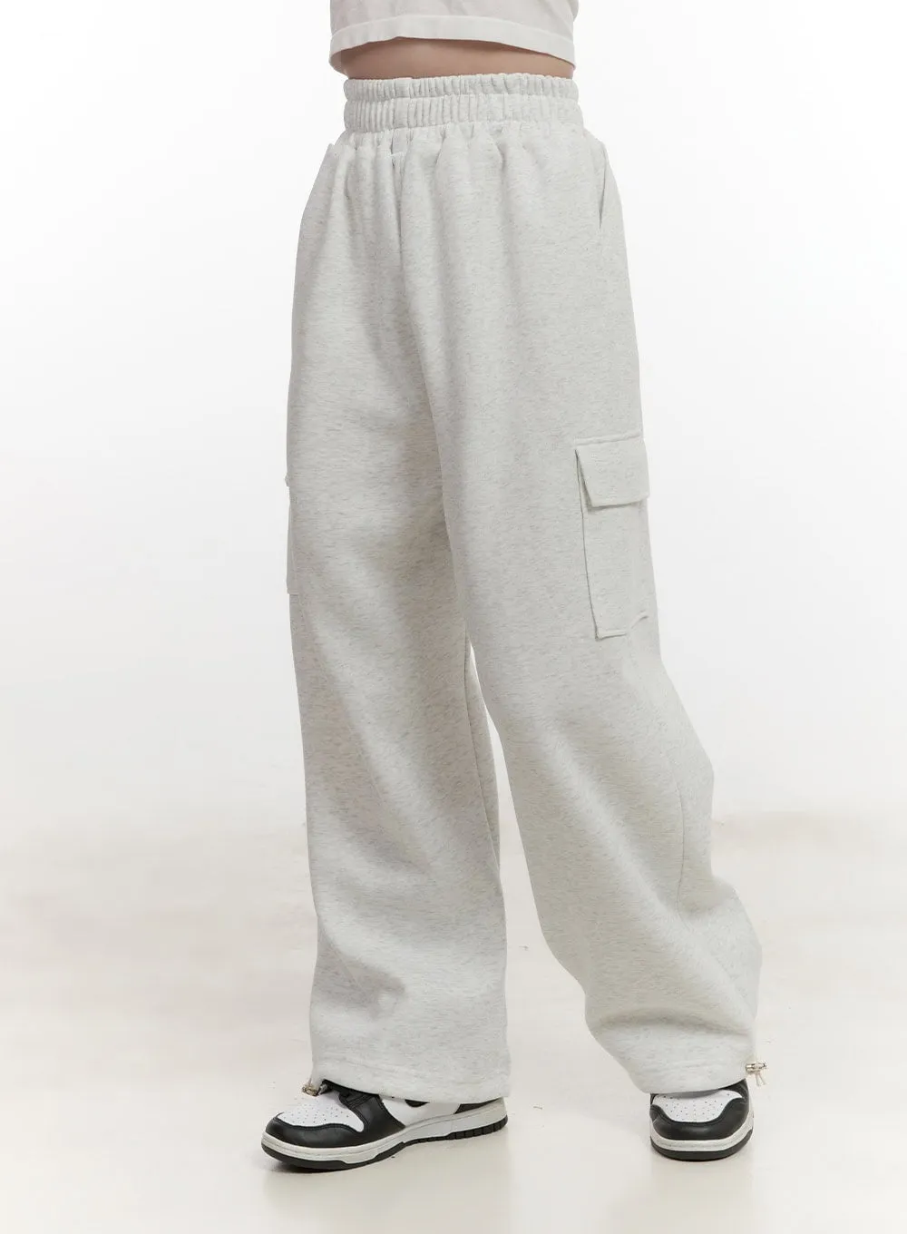 Pocketed Wide-Fit Cargo Sweatpants CF527