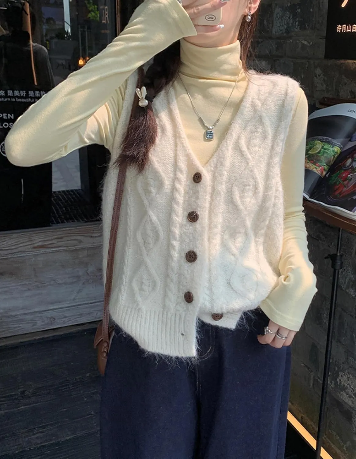 Women's Cable Knit Sweater Vest Button Sleeveless Chunky Sweater Tops