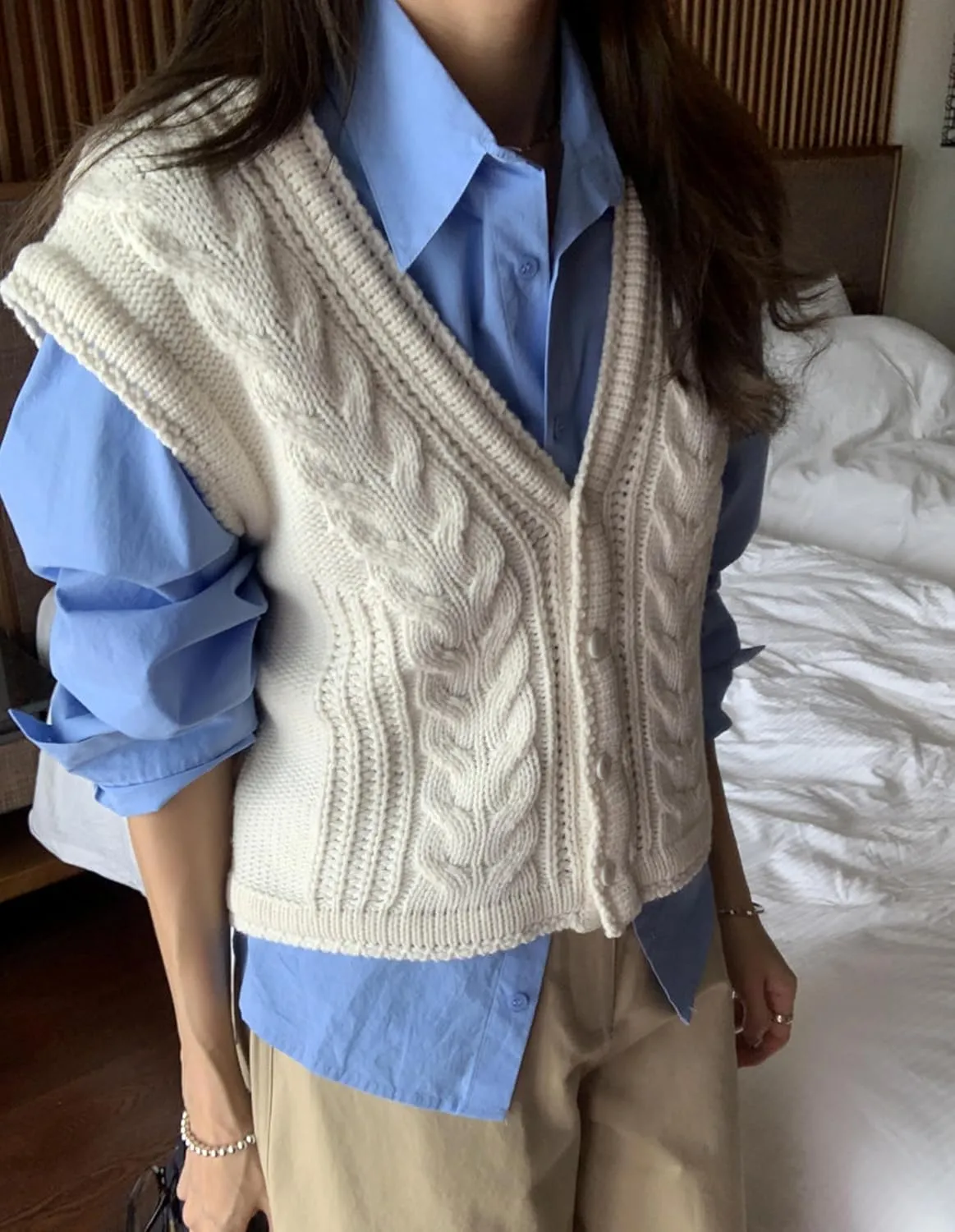 Women's Cable Knit Sweater Vest Button Sleeveless Chunky Sweater Tops