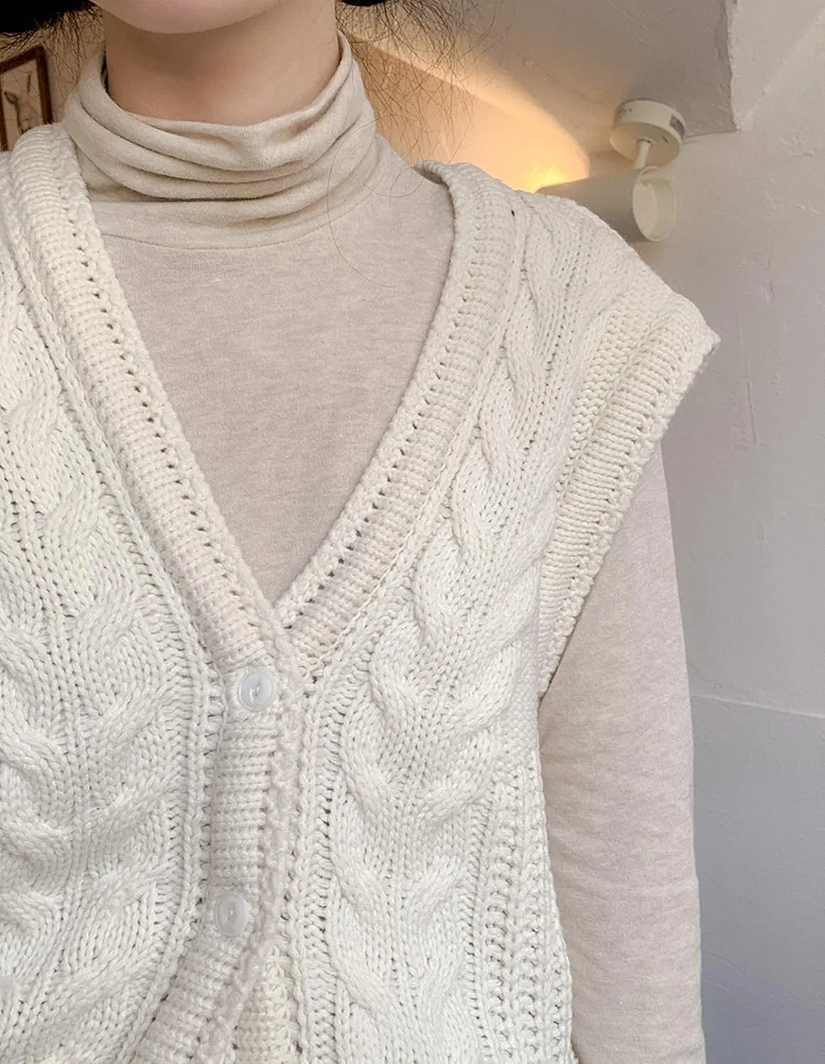 Women's Cable Knit Sweater Vest Button Sleeveless Chunky Sweater Tops