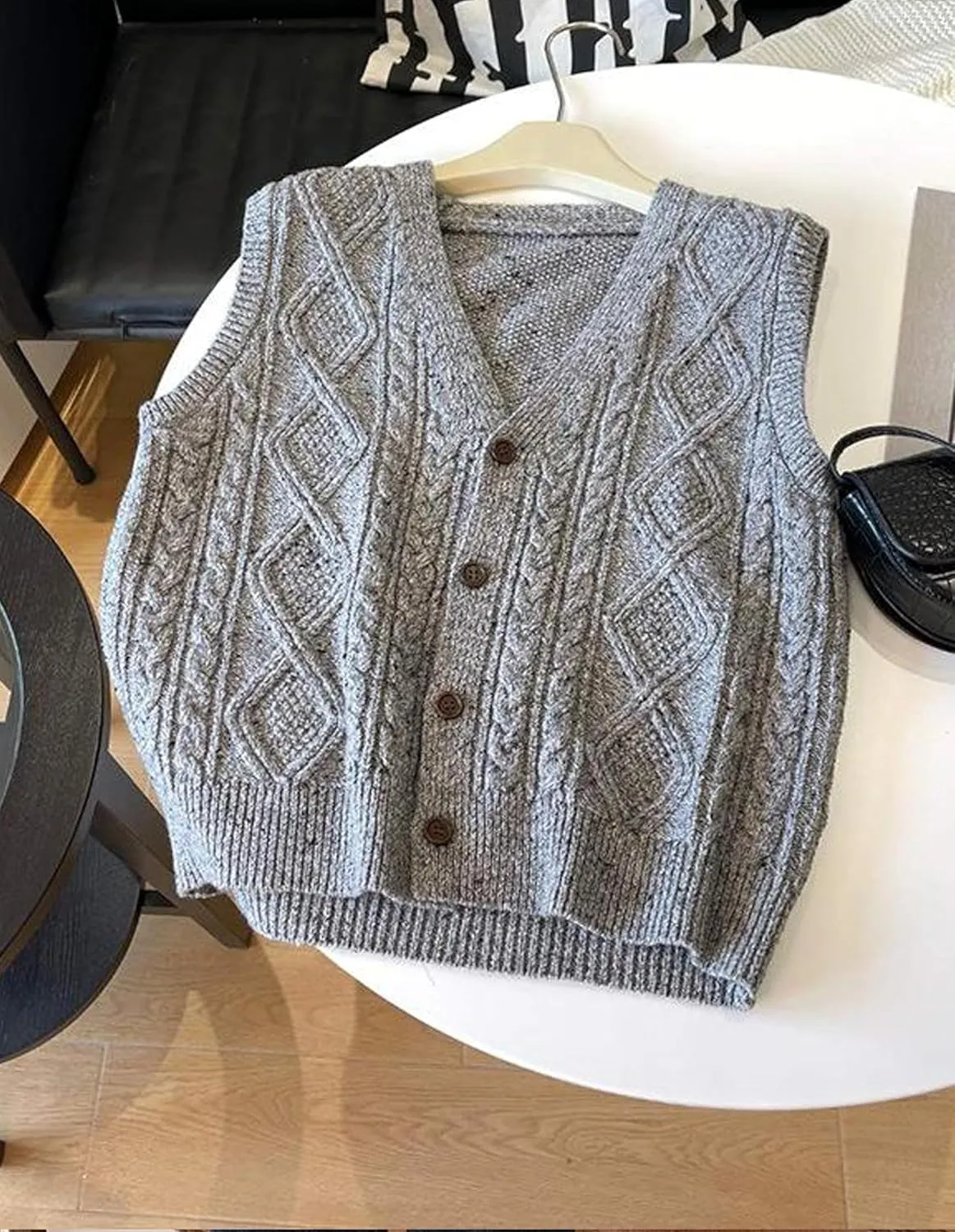 Women's Cable Knit Sweater Vest Button Sleeveless Chunky Sweater Tops